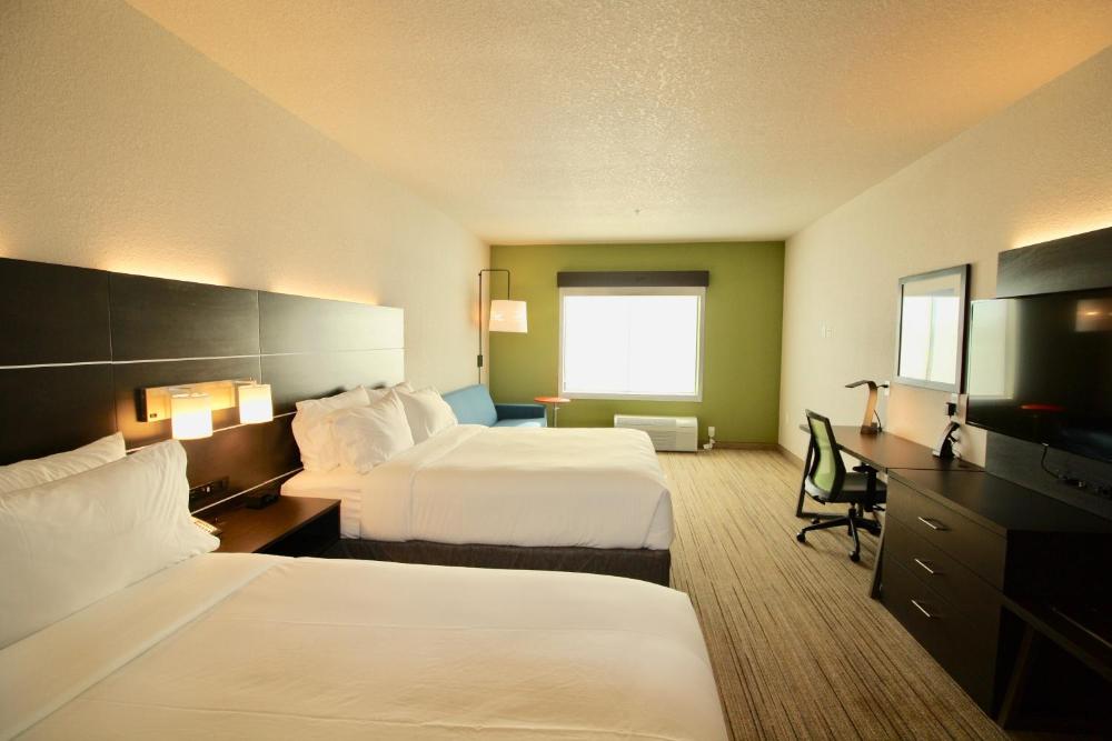 Standard Queen Room with Two Queen Beds interior